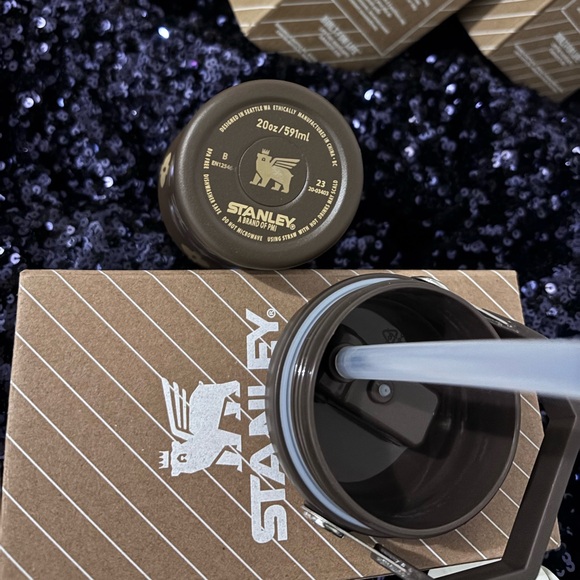 Stanley Luxurious Brown and Gold Tumbler - Picture 5 of 5